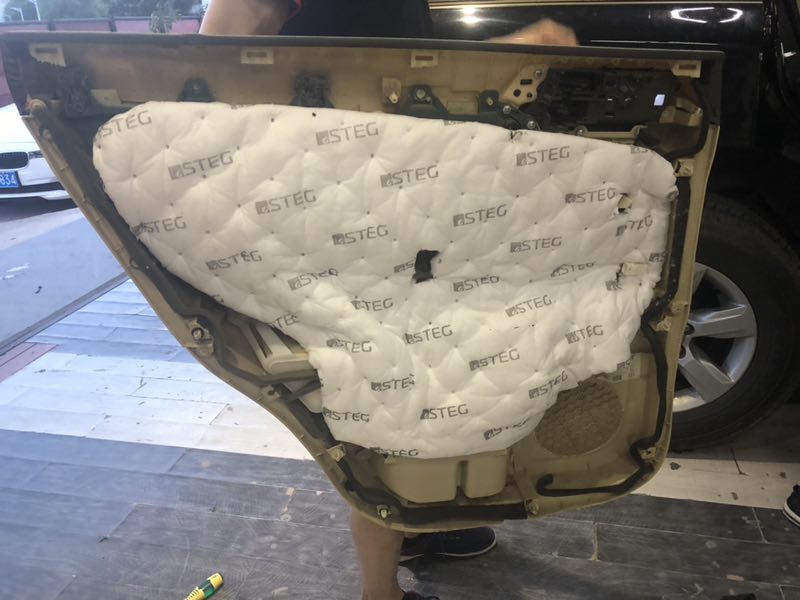 汕頭星悅汽車音響改裝豐田普拉多霸道2700升級(jí)隔音降噪作業(yè)汽車隔音降噪處理改裝汽車音響套餐