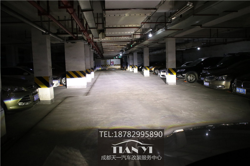 成都10老款?yuàn)W迪A8L改車燈氙氣燈改裝米石LED大燈雙光透鏡