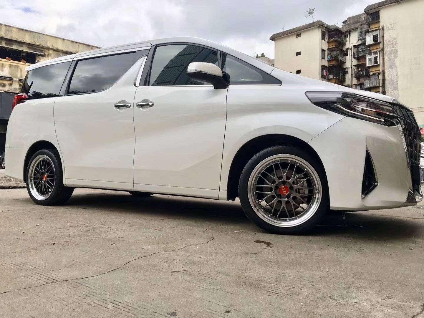 埃爾法，換 全新 BBS LM ? 米其林 完工