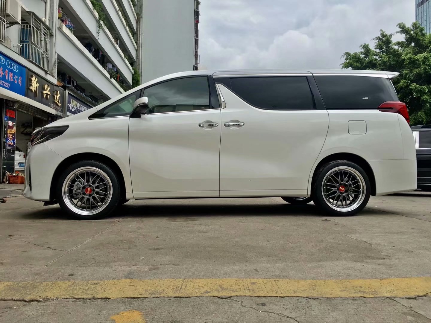 埃爾法，換 全新 BBS LM ? 米其林 完工