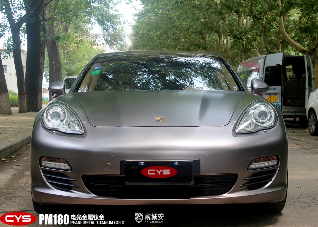 成都靚車會(huì)青羊店保時(shí)捷Panamera電光金屬鈦金汽車改色貼膜