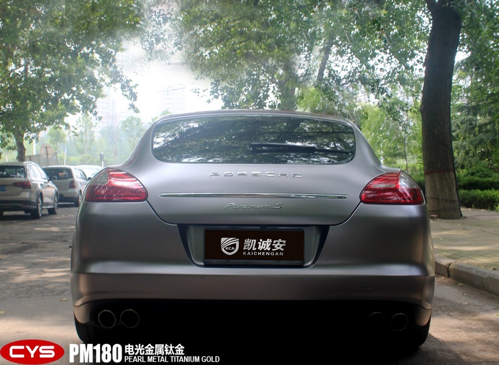 成都靚車會(huì)青羊店保時(shí)捷Panamera電光金屬鈦金汽車改色貼膜