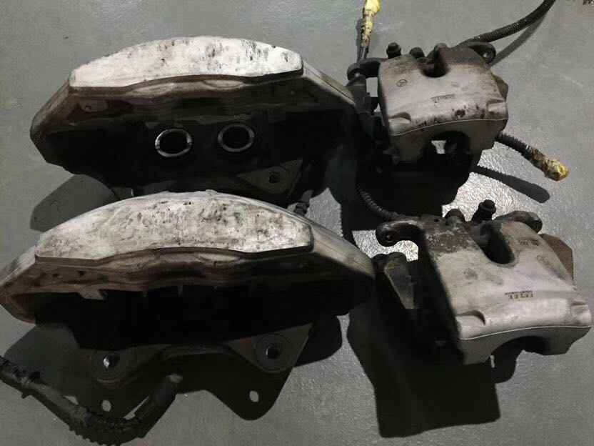 奔馳邁巴赫卡鉗改色完成！ 專業(yè)承接各類剎車卡鉗改色業(yè)務(wù)