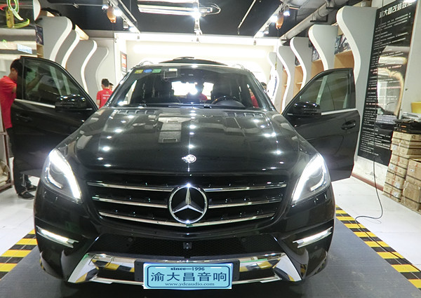 重慶汽車音響改裝哪家好？重慶渝大昌奔馳ML400汽車音響改裝丹拿S242德國(guó)零點(diǎn)