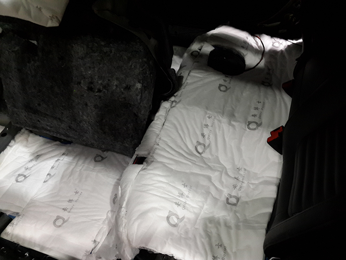 重慶渝大昌汽車音響改裝之來自貴州遵義的大眾邁騰做全車隔音 安博士藍(lán)鉆隔音套餐