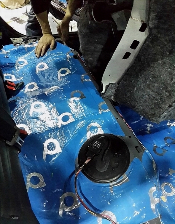 重慶渝大昌汽車音響改裝之來自貴州遵義的大眾邁騰做全車隔音 安博士藍(lán)鉆隔音套餐