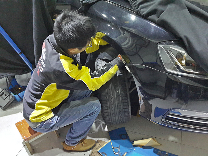 重慶渝大昌汽車音響改裝之來自貴州遵義的大眾邁騰做全車隔音 安博士藍(lán)鉆隔音套餐