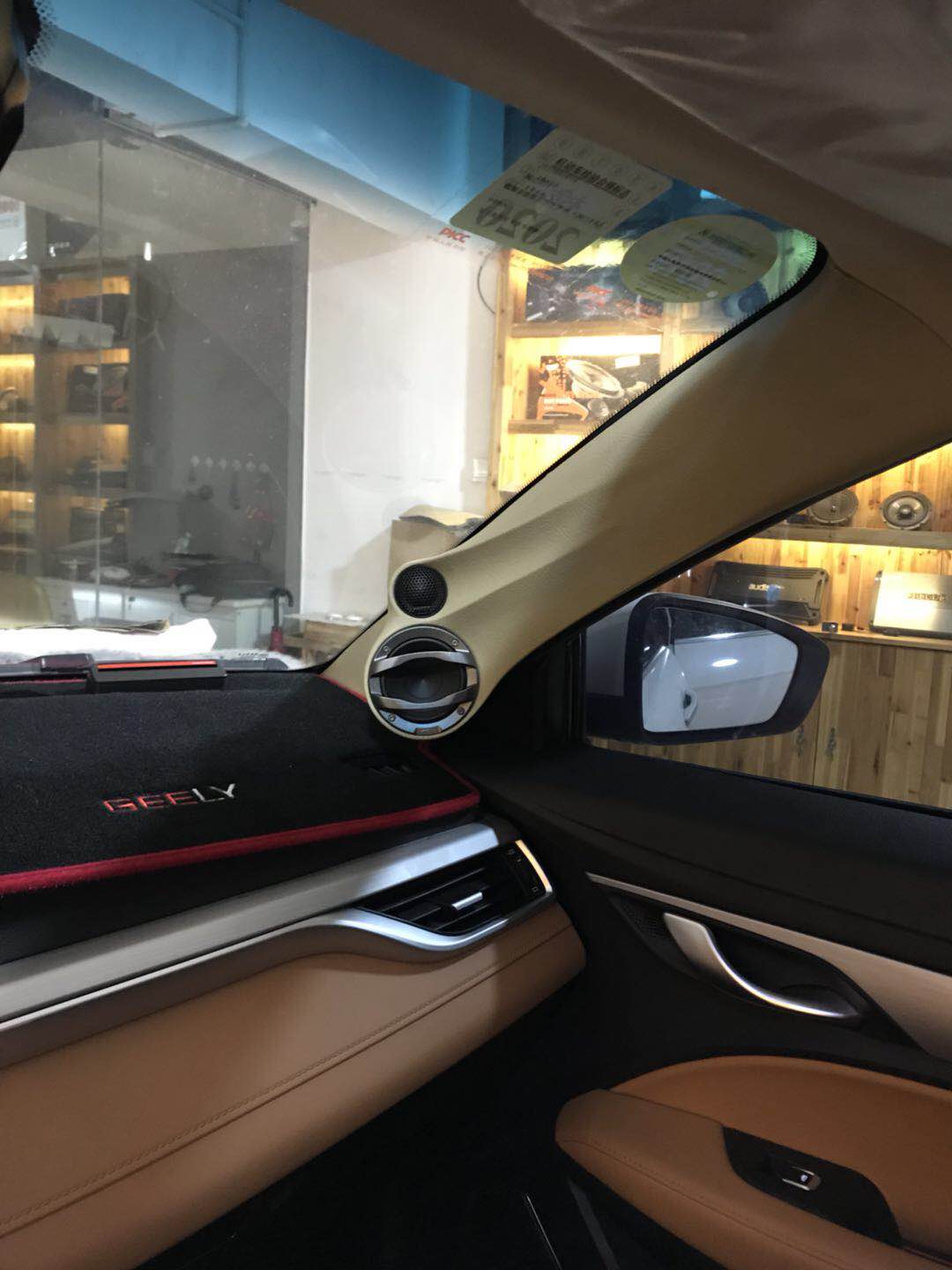 漳州市潮音匯汽車音響升級中心吉利帝豪遠景升級隔音降噪改裝倒模A柱三分頻音響音質(zhì)更清晰悅耳