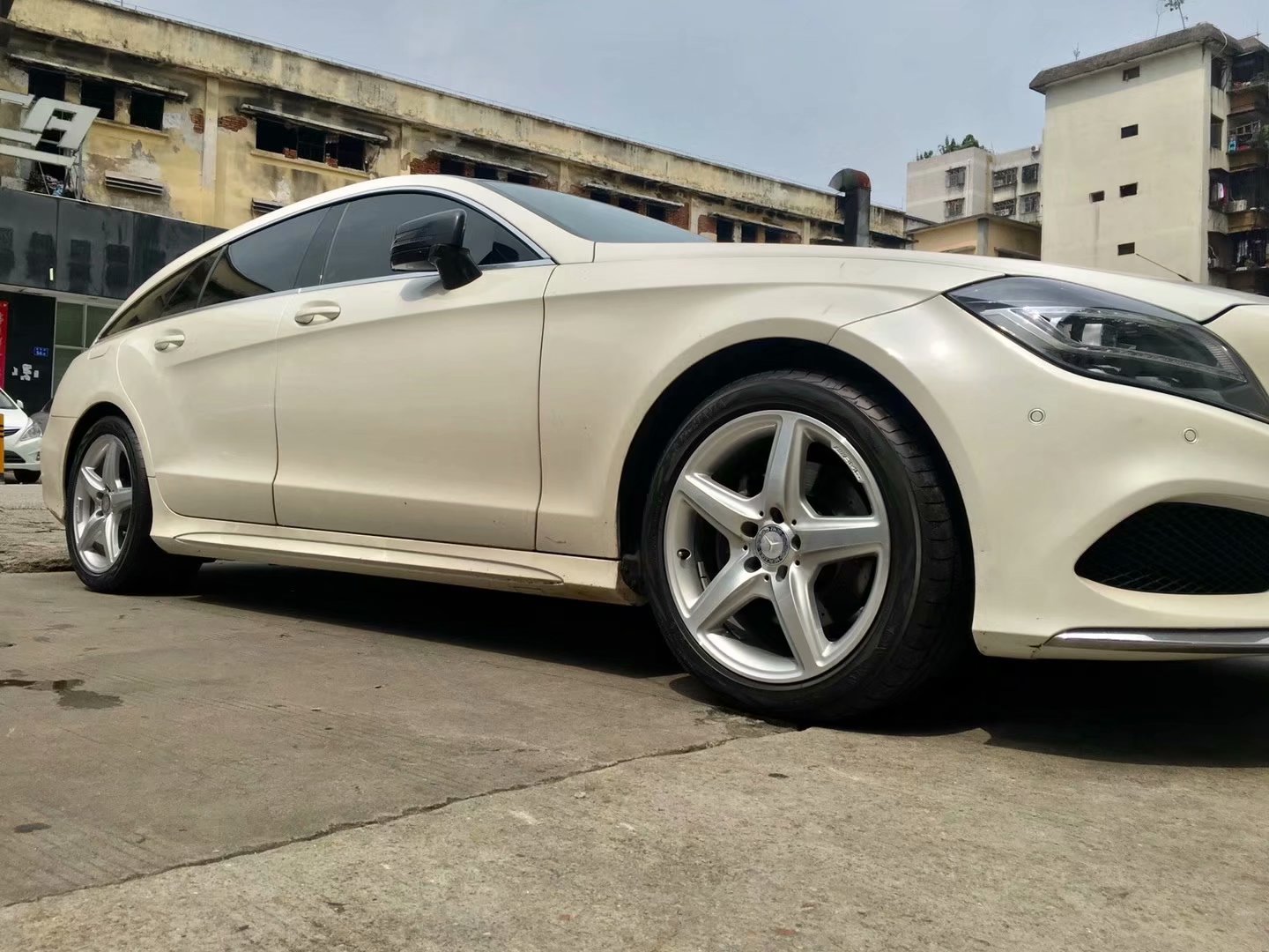 奔馳,換 原裝 18寸 AMG 完 工!