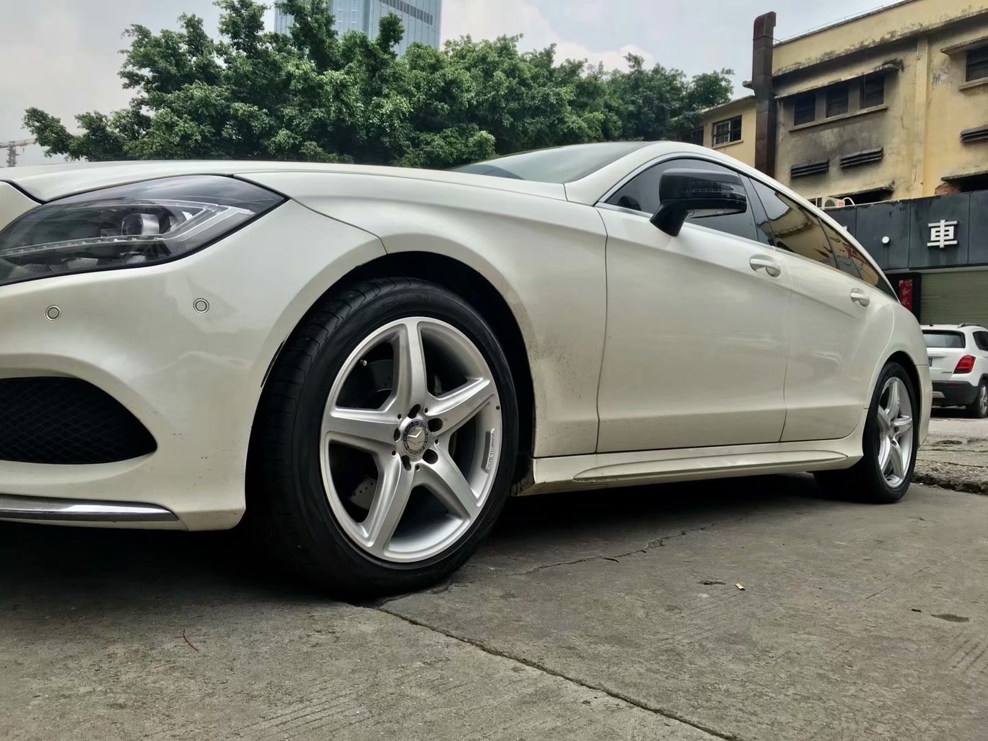奔馳,換 原裝 18寸 AMG 完 工!