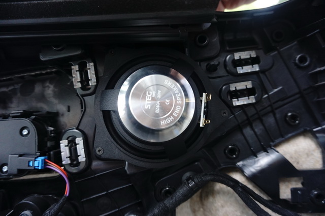 重慶汽車音響改裝哪家好重慶渝大昌奔馳C200汽車音響改裝史泰格奔馳專用三分頻喇叭