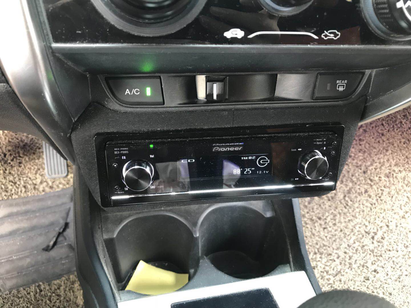 漳州市潮音匯汽車音響升級中心本田鋒范隔音降噪改裝三分頻韻味無法拒絕A柱主機(jī)后備箱倒模工藝