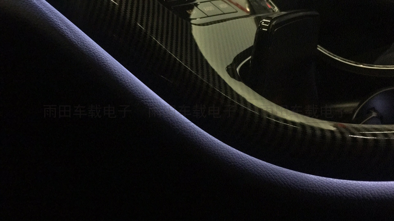 奔馳C200裝三色氛圍燈