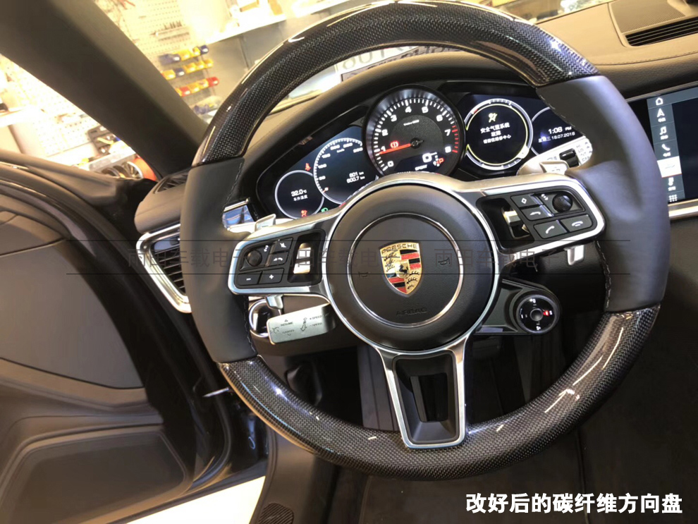 保時(shí)捷帕拉梅拉升級碳纖維方向盤