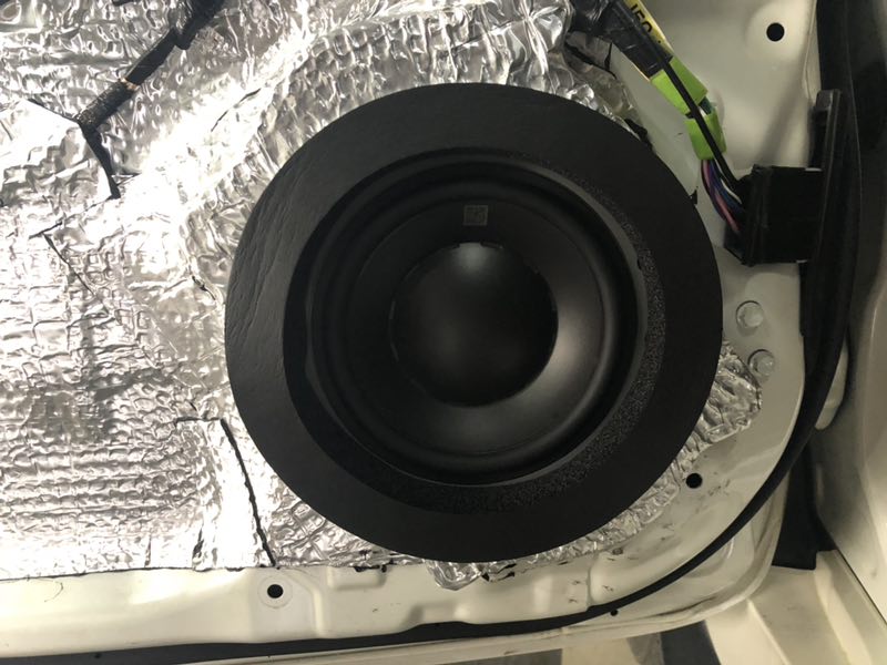 汕頭星悅汽車音響改裝豐田普拉多霸道四門意大利STEG史泰格隔音降噪前聲場(chǎng)更換丹拿272二分頻套裝喇叭