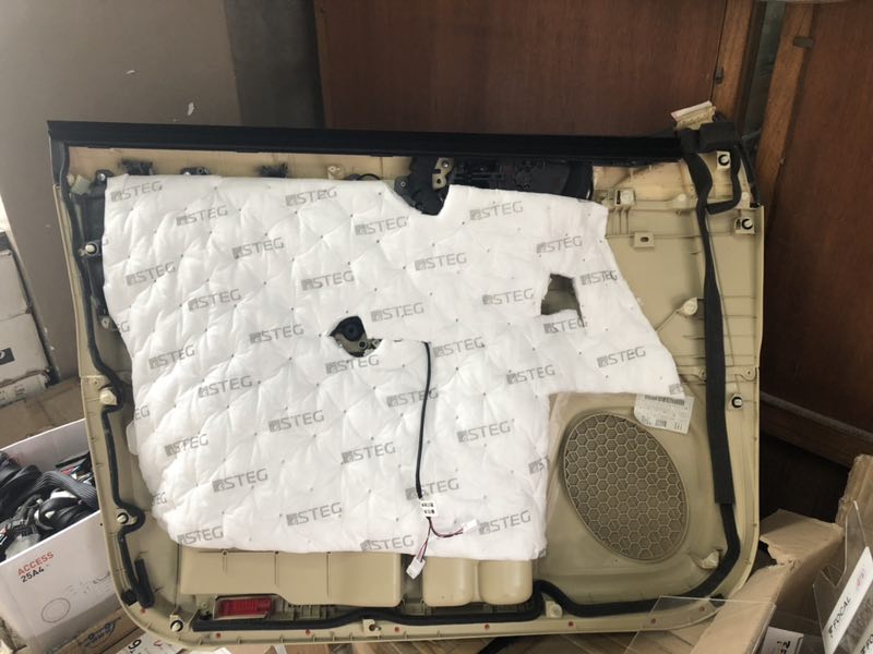 汕頭星悅汽車音響改裝豐田普拉多霸道四門意大利STEG史泰格隔音降噪前聲場(chǎng)更換丹拿272二分頻套裝喇叭