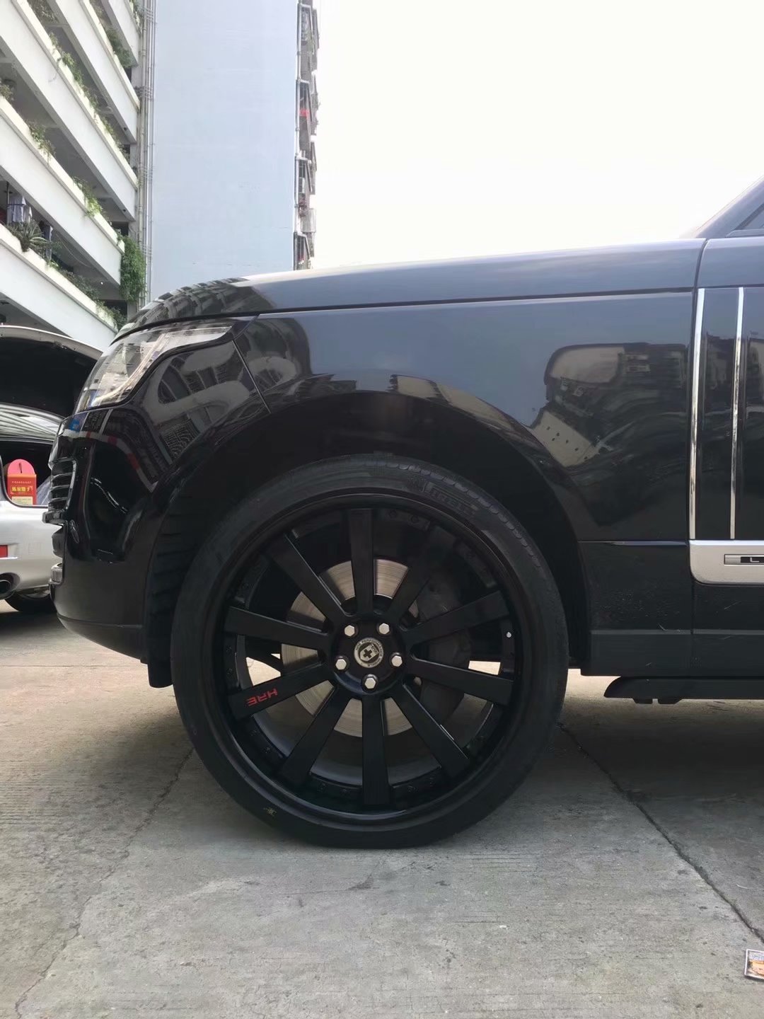路虎 ，裝 24寸美HRE ?碳纖維蓋