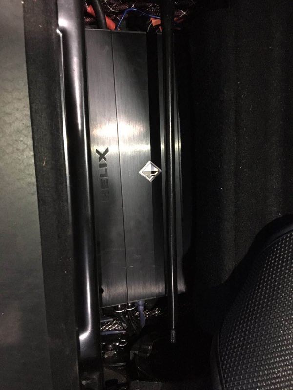 汕頭星悅汽車音響改裝店哈弗H9改裝沉浸在歌聲里只為德國HELIX一臺M SIX六路功放搞定全車音響而心動