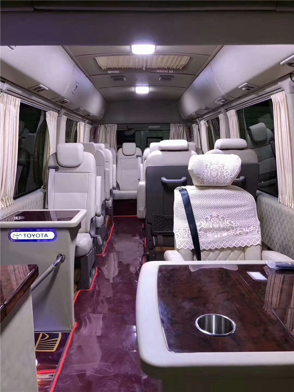 考斯特商務(wù)車內(nèi)飾改裝