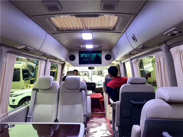 考斯特商務(wù)車內(nèi)飾改裝