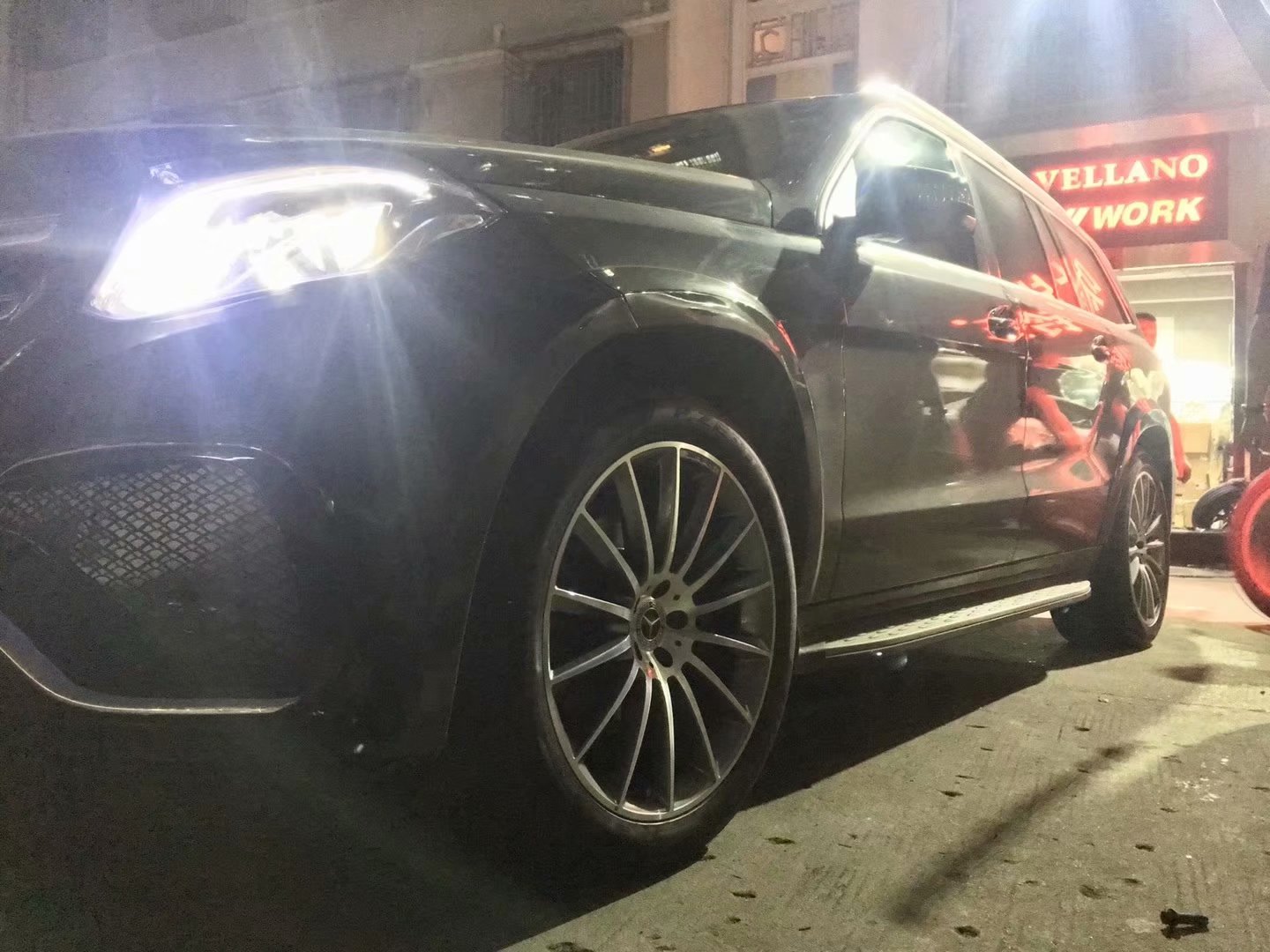 奔馳，換 原裝 AMG 21寸 ? 倍耐力 完工！