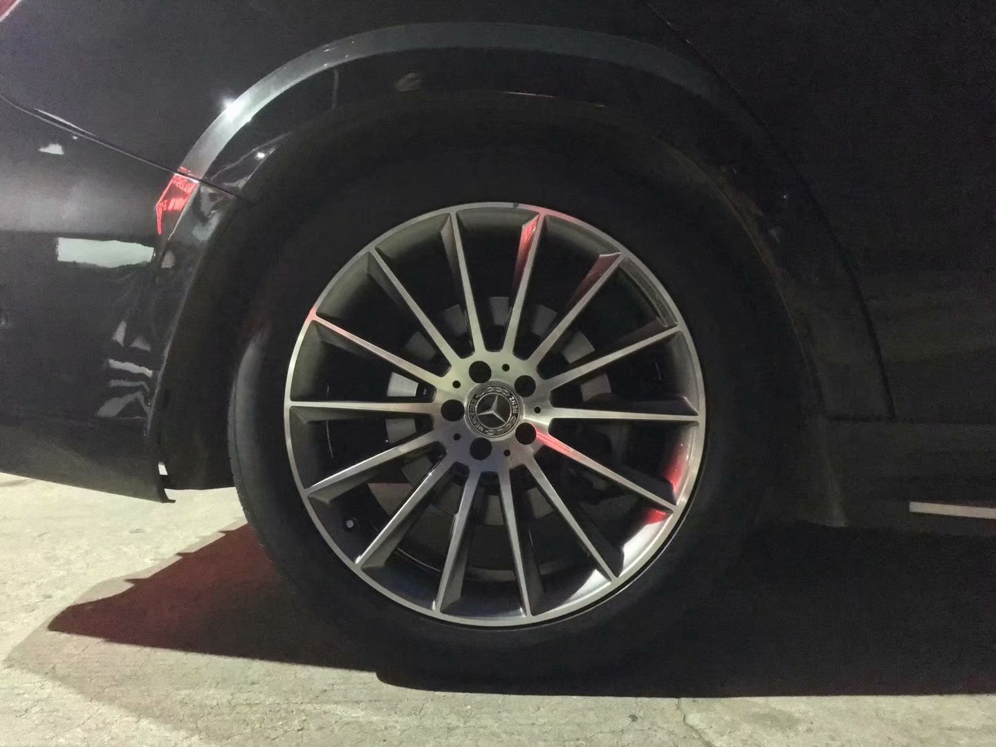 奔馳，換 原裝 AMG 21寸 ? 倍耐力 完工！