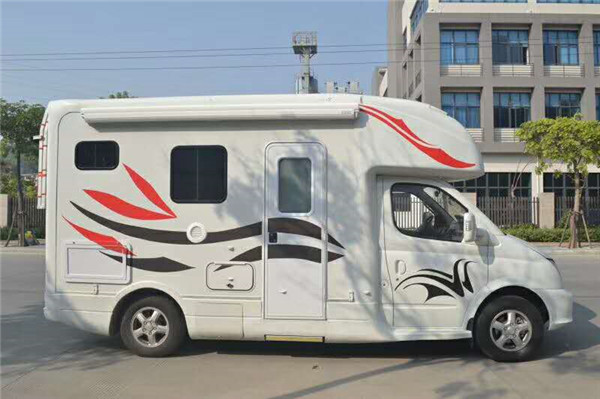 大通C型旅居房車－－內(nèi)飾改裝