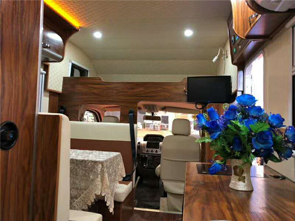 大通C型旅居房車－－內(nèi)飾改裝
