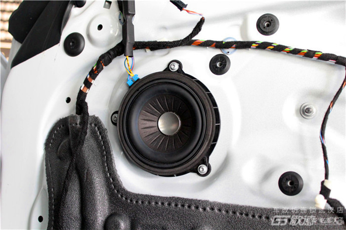 宝马2系改装德国伊顿宝马专用三分频，武汉歌德汽车音响真正的无损安装