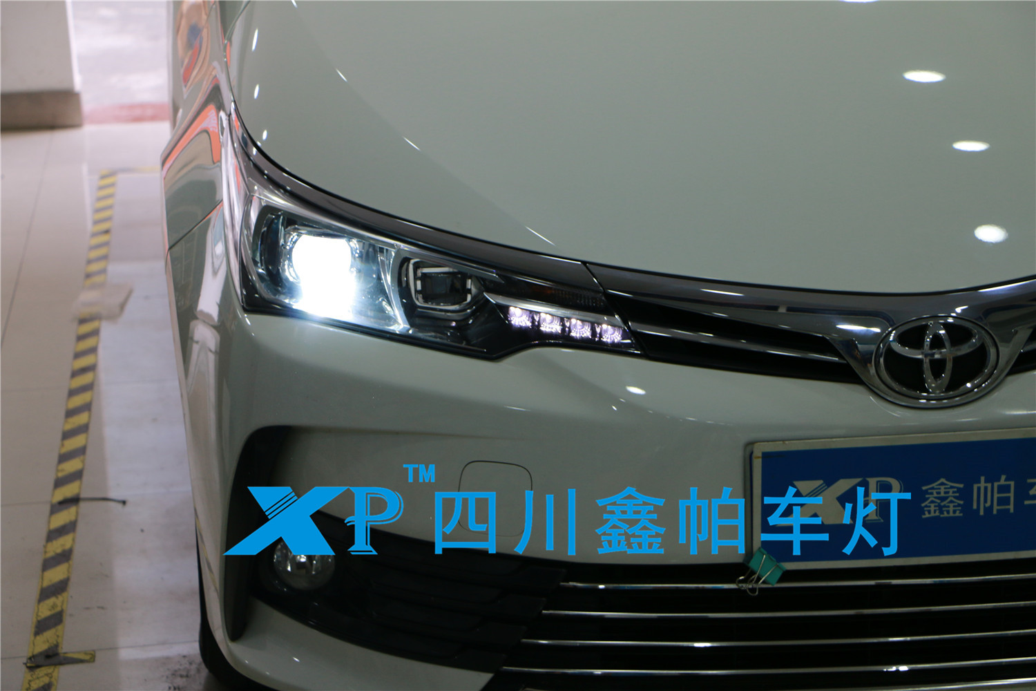 豐田卡羅拉成都專業(yè)改燈鑫帕車燈LED雙光透鏡氙氣燈激光燈海拉Q5