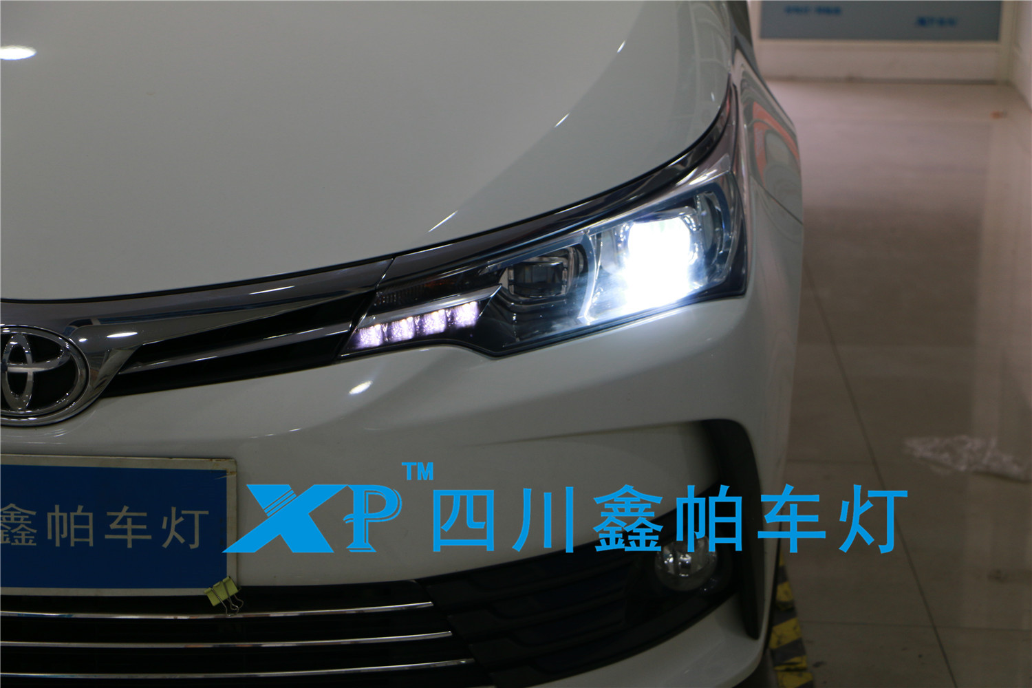 豐田卡羅拉成都專業(yè)改燈鑫帕車燈LED雙光透鏡氙氣燈激光燈海拉Q5