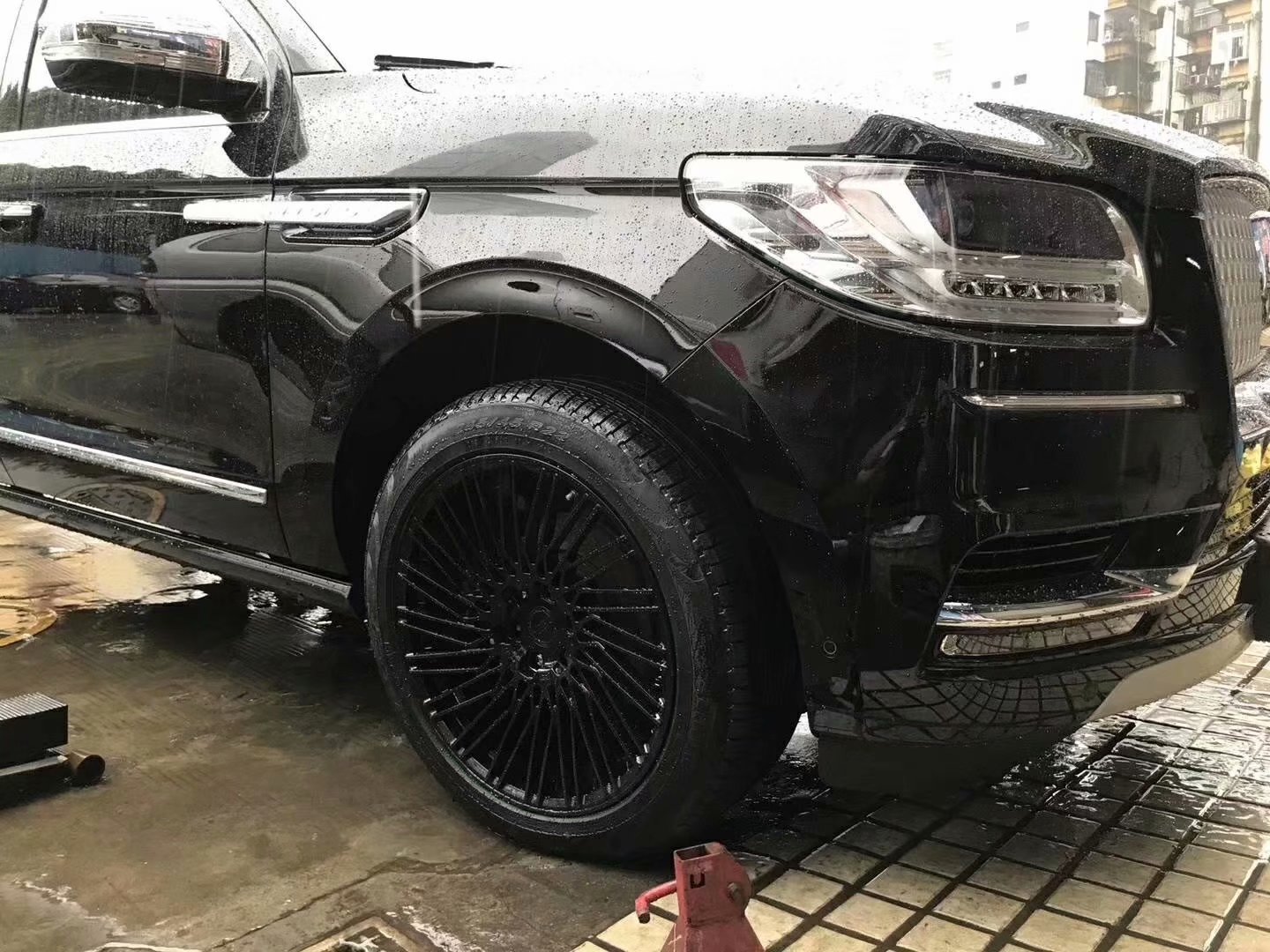 提新車 ，換輪轂！ 林肯，領(lǐng)航員，換私人定制鍛造 22寸 完工！