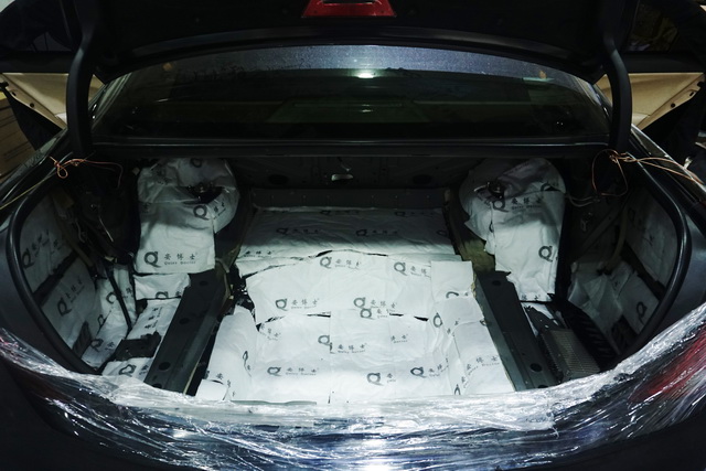 解決車內(nèi)異味 豐田皇冠拆儀表臺(tái)防火墻汽車全車隔音改裝安博士 重慶渝大昌