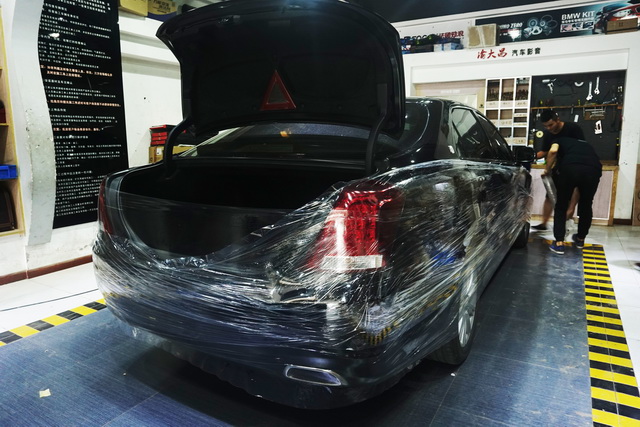 解決車內(nèi)異味 豐田皇冠拆儀表臺(tái)防火墻汽車全車隔音改裝安博士 重慶渝大昌
