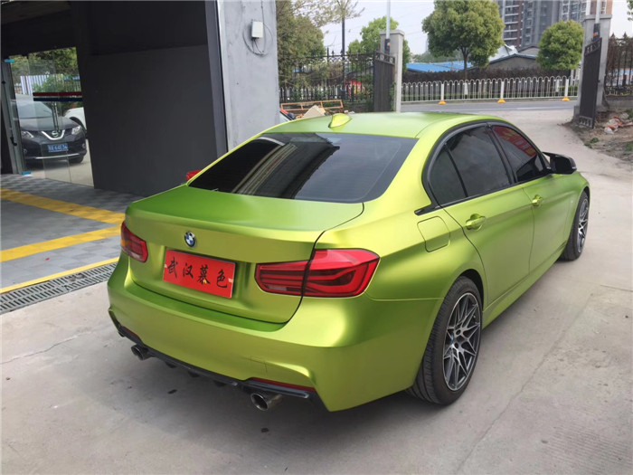 武汉宝马3系车身改色贴膜电光金属柠檬绿效果图