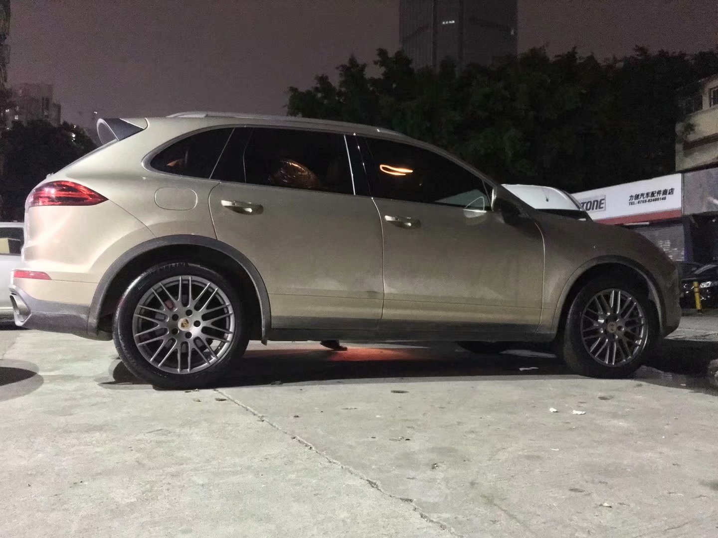 卡宴，換 原裝 20寸 RS 完工！