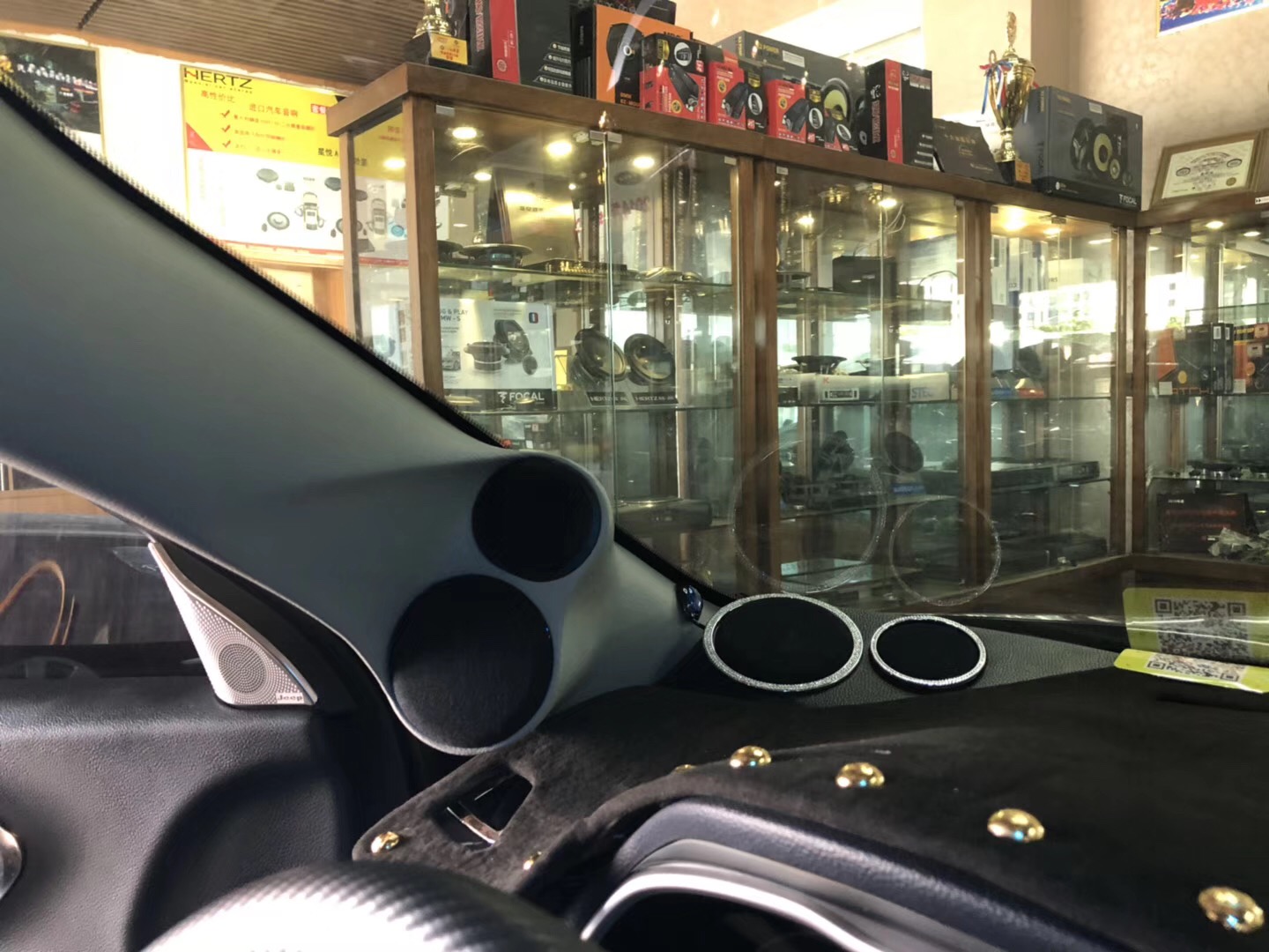 汕頭星悅汽車音響改裝店自由光改裝前聲場(chǎng)雙胞胎2套法國勁浪烏托邦NO7三分頻（5分頻）帶您體驗(yàn)不一樣的音效骨灰級(jí)的燒友挑剔的“金耳朵”也是夠滿足
