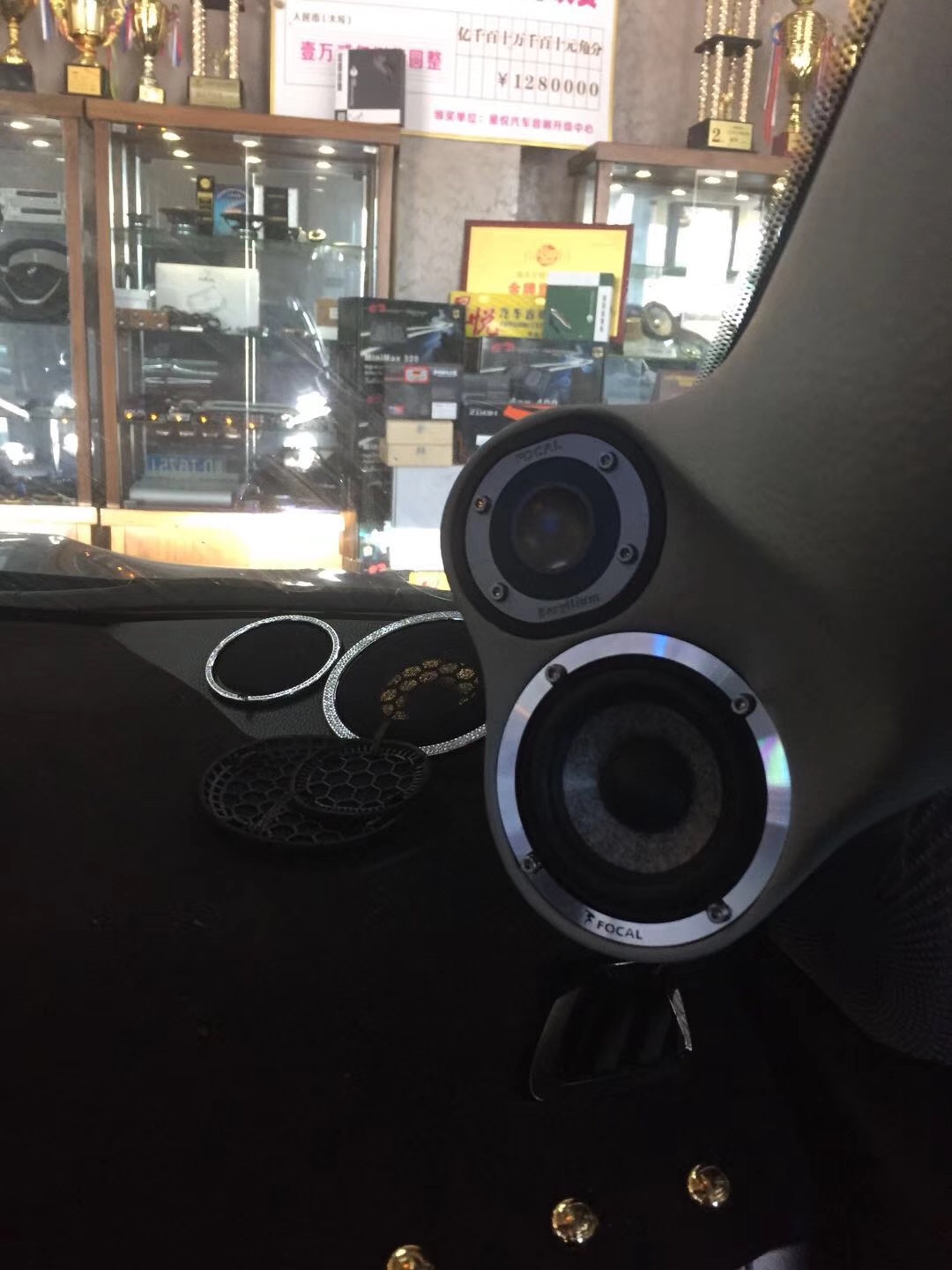 汕頭星悅汽車音響改裝店自由光改裝前聲場(chǎng)雙胞胎2套法國勁浪烏托邦NO7三分頻（5分頻）帶您體驗(yàn)不一樣的音效骨灰級(jí)的燒友挑剔的“金耳朵”也是夠滿足