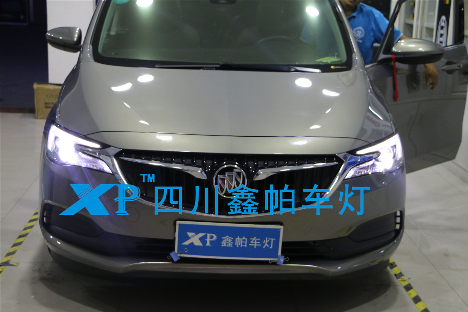 成都改燈哪里好，成都鑫帕車燈別克GL8大燈升級智能LED年審無憂