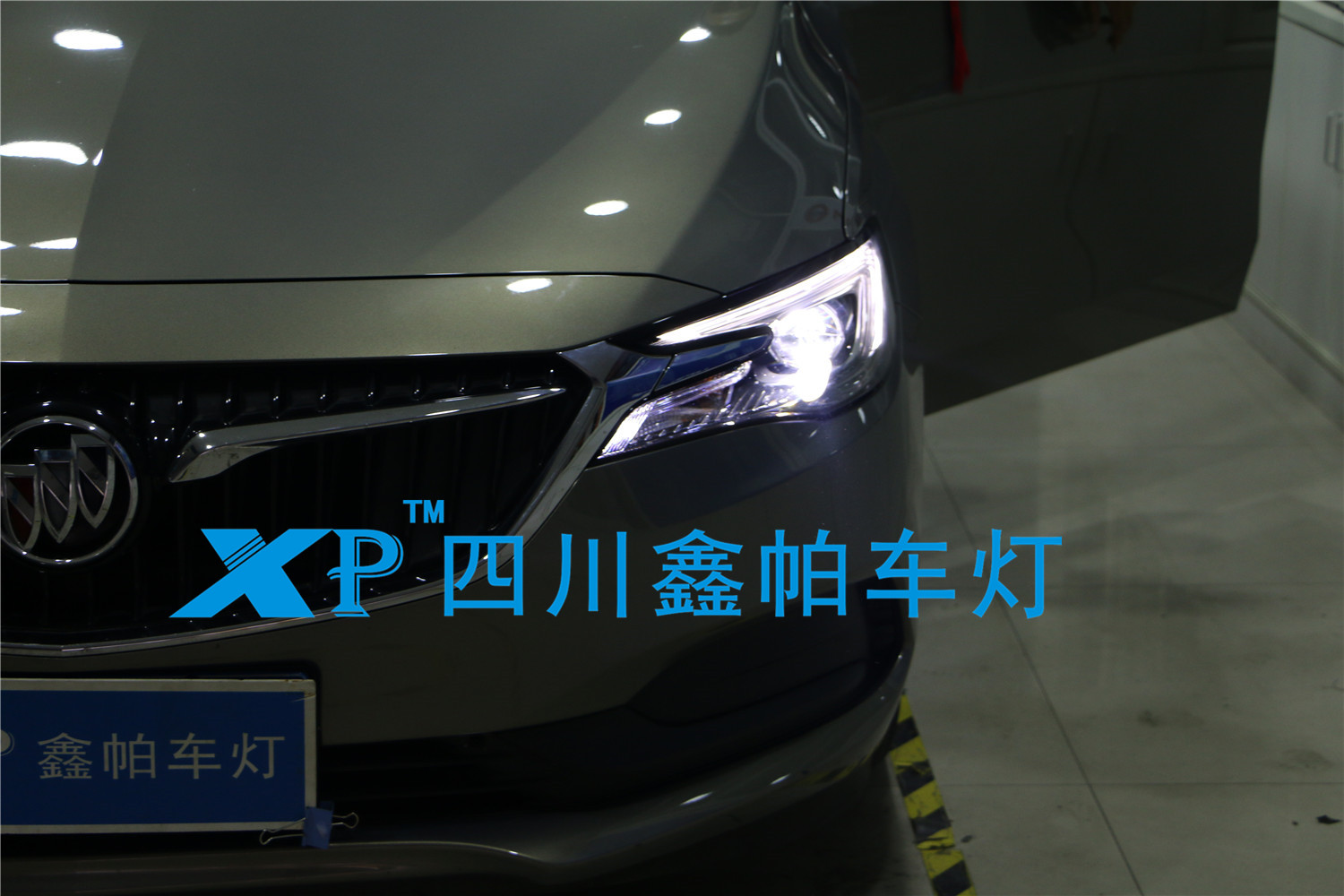 成都改燈哪里好，成都鑫帕車燈別克GL8大燈升級智能LED年審無憂