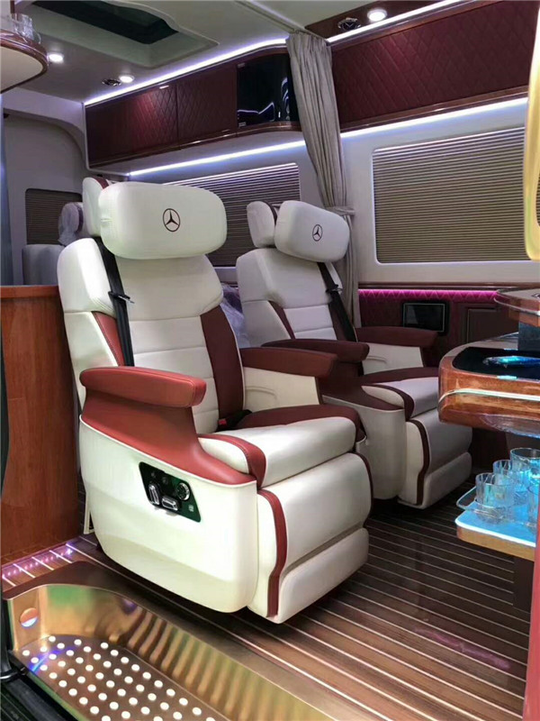 奔馳凌特房車內(nèi)飾改裝