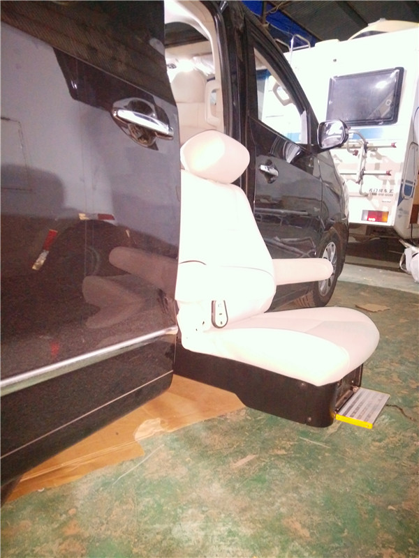 瑞風商務(wù)車福祉座椅改裝