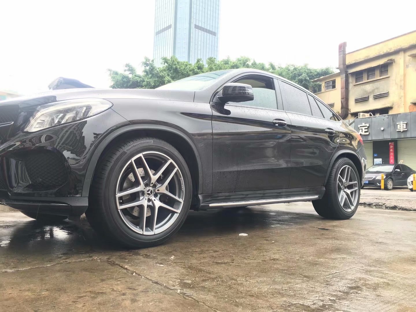 奔馳，換 原裝 AMG ?  21寸 完工！