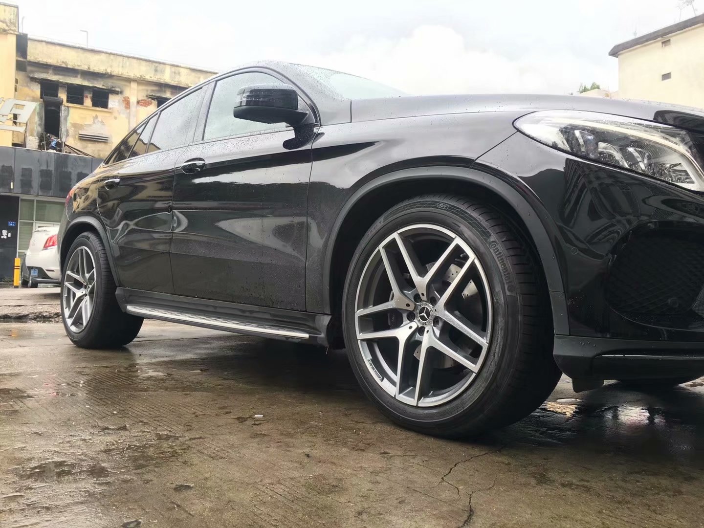 奔馳，換 原裝 AMG ?  21寸 完工！