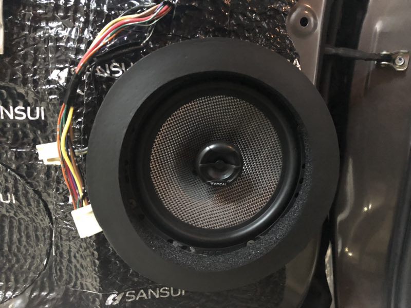 汕頭星悅汽車音響三菱歐藍(lán)德觸碰好聲音改裝FOCAL法國勁浪PS165亞麻盤套裝喇叭喜力仕電容四門四輪隔音降噪開啟音樂時代