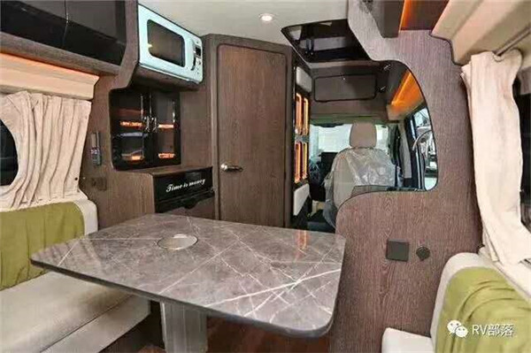 新全順汽油版房車內(nèi)飾