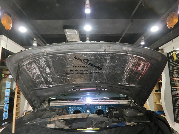 重慶汽車音響改裝哪家好？重慶渝大昌路虎攬勝全車隔音降噪安博士藍鉆汽車隔音吸音棉改裝