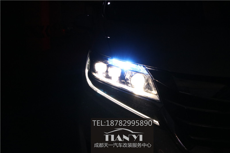 成都車燈改裝店本田艾力紳改燈遠(yuǎn)光鹵素?zé)羯?jí)米石LED雙光透鏡