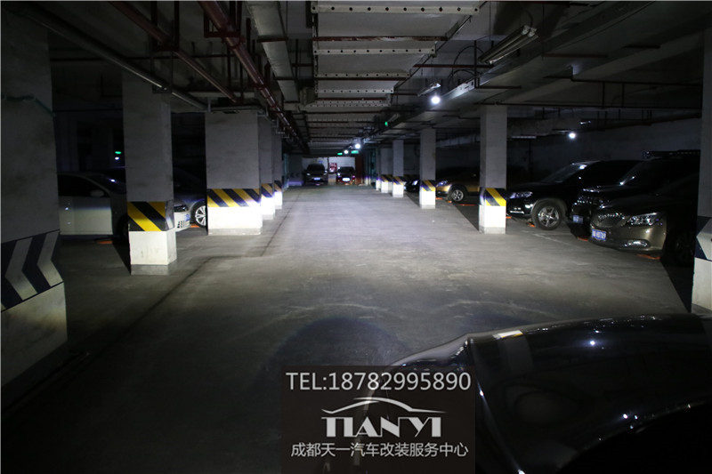 成都車燈改裝店奧迪Q7改米石LED大燈雙光透鏡過年審車
