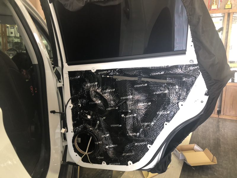 汕頭星悅汽車音響榮威RX5汽車音響改裝隔音升級(jí)前后門喇叭加裝低音炮星悅音響優(yōu)惠套餐